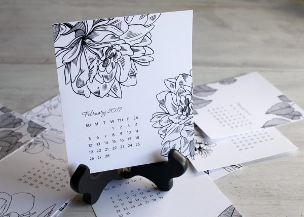 black-and-white-floral-desk-calendar-600x428